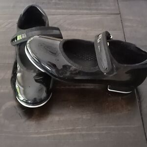 Little girls freestyle tap shoes like new worn a few times perfect condition